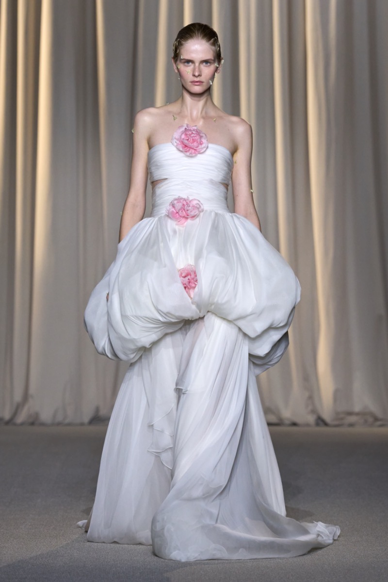 Paris: Giambattista Valli Haute Couture Automne Hiver 2024-2025